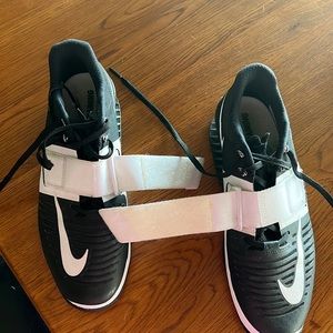 GENTLY WORN Womens Nike Romaleos Lifters!